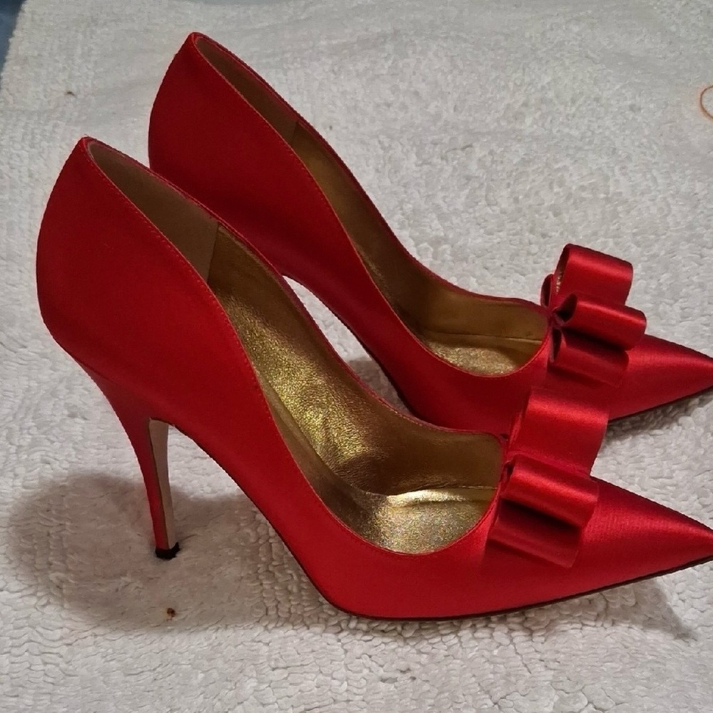 Kate Spade Red Satin Heels with Bow - Picture 4 of 12